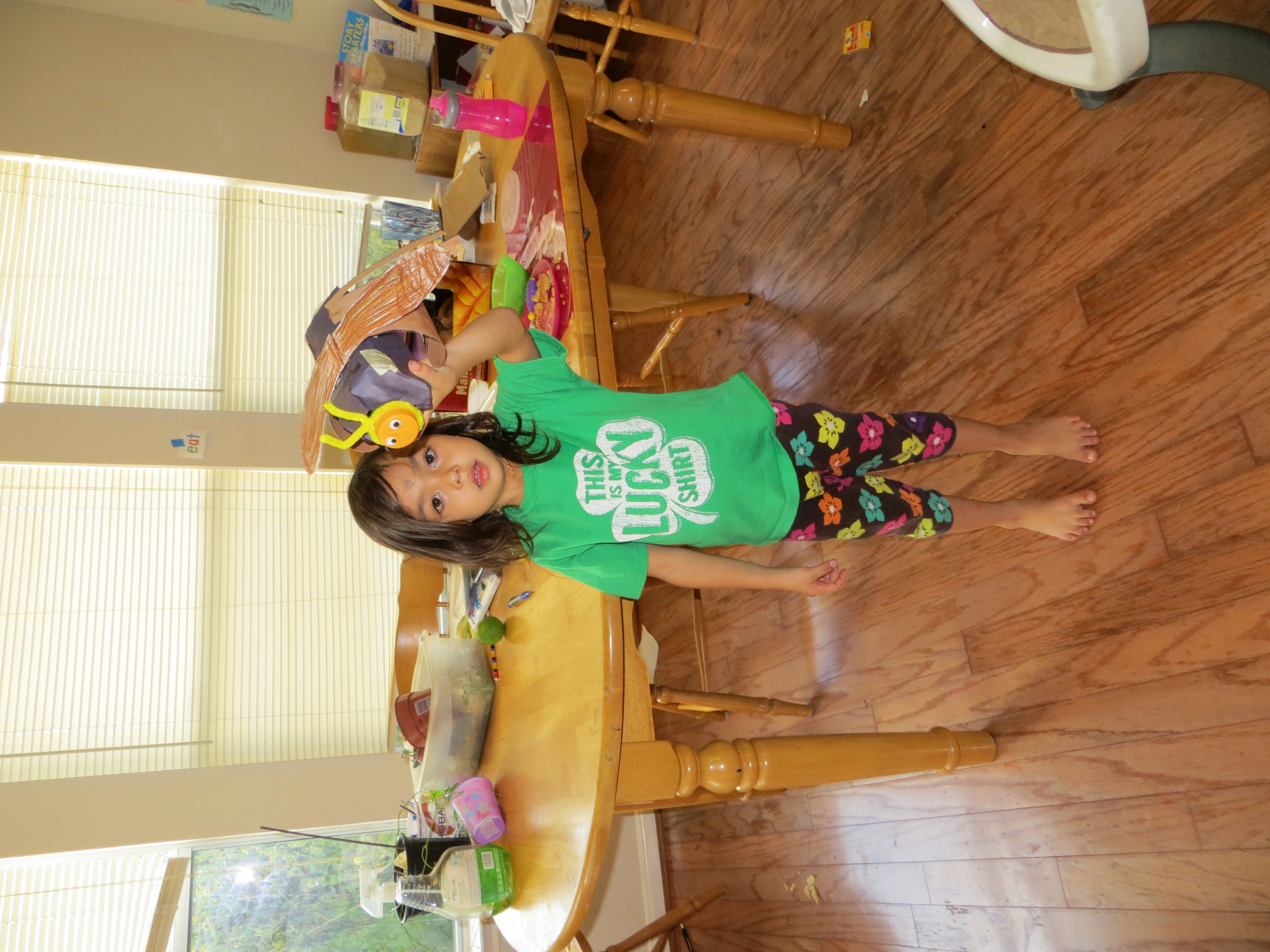 http://basil2.homeip.net/~Megan/School/kindergarten/bugart/IMG_4539.JPG