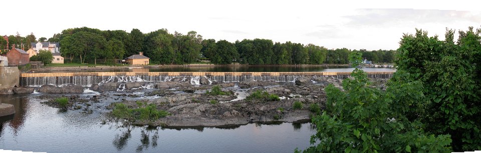 MerrimackRiverUpstreamofMammothRdInLowellMA