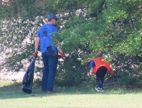 IMG_9400 Picking up trash, Evelyn Meador Library, Seabrook, TX