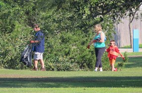 IMG_9402 Picking up trash, Evelyn Meador Library, Seabrook, TX