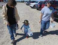 IMG 7038  with Mommy and Aunt Connie, Froberg's Farm, Alvin, TX