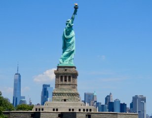 IMG_2261 Statue of Liberty and One Trade Center, New York Bay, NJ